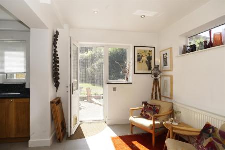 Breakfast room 1.jpg