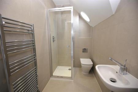 Ensuite to Bedroom 5.