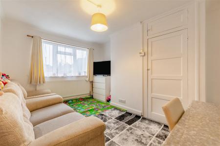 Lounge/Dining Area