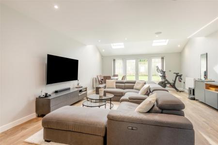 Kitchen/Lounge/Dining Area