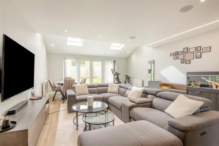 Kitchen/Lounge/Dining Area