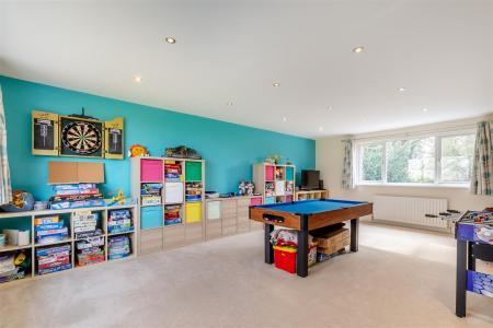 Bedroom 5/Games Room