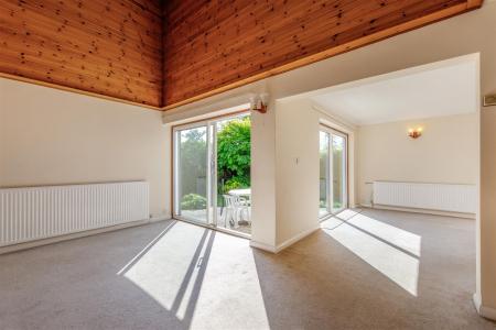 8690525-interior01.jpg
