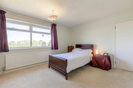 8689507-interior02.jpg