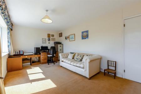 8689507-interior19.jpg