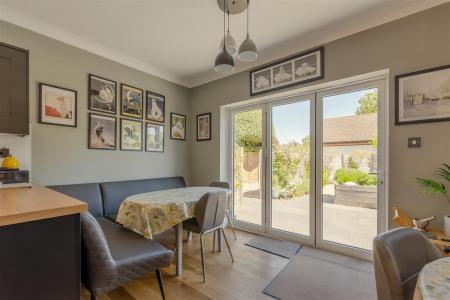 8689855-interior07.jpg