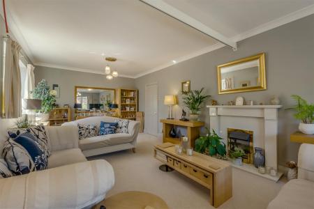 8689855-interior25.jpg