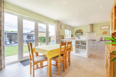 Kitchen/Dining Area