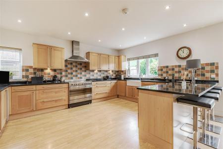 Kitchen/Dining Room