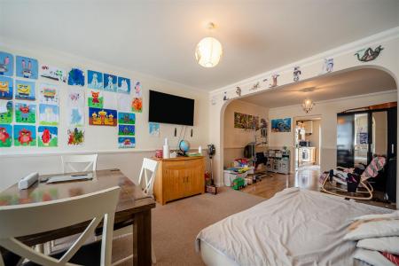 Lounge/Dining Room