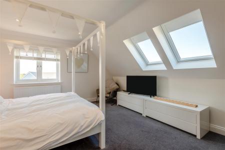 8697630-interior14.jpg