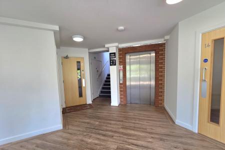 COMMUNAL ENTRANCE & LIFT