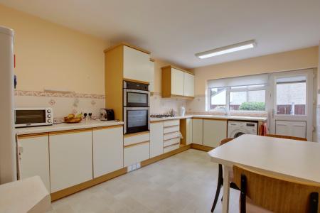 KITCHEN/BREAKFAST ROOM