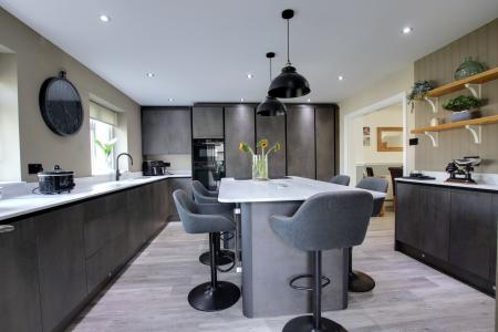 KITCHEN/BREAKFAST ROOM