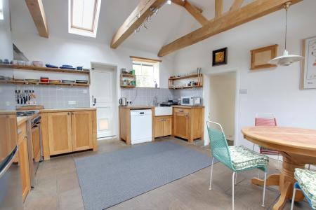 KITCHEN/BREAKFAST ROOM