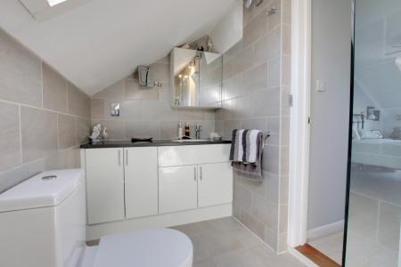EN SUITE