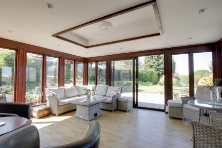 GARDEN ROOM