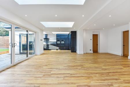 KITCHEN/DINER/FAMILY ROOM