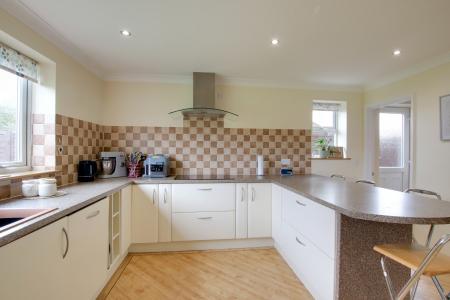 KITCHEN BREAKFAST ROOM