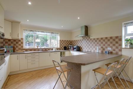 KITCHEN BREAKFAST ROOM