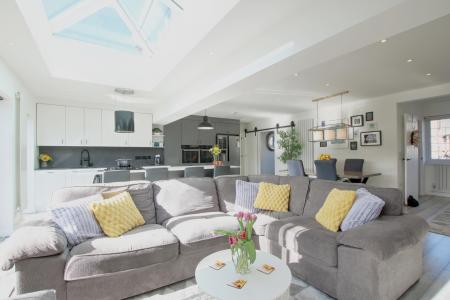 LOUNGE AREA