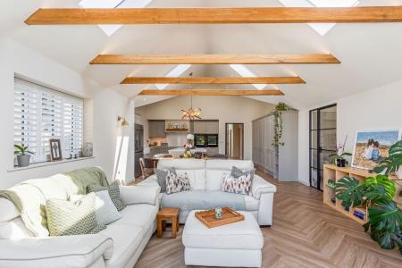 KITCHEN/DINER/FAMILY ROOM