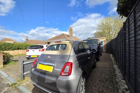 GARAGE & PARKING