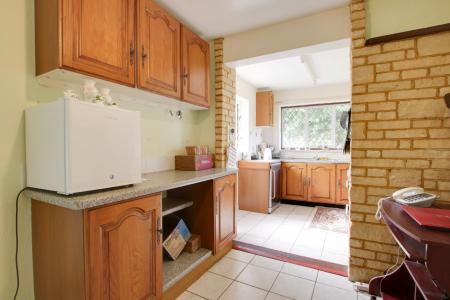 KITCHEN BREEAKFAST ROOM