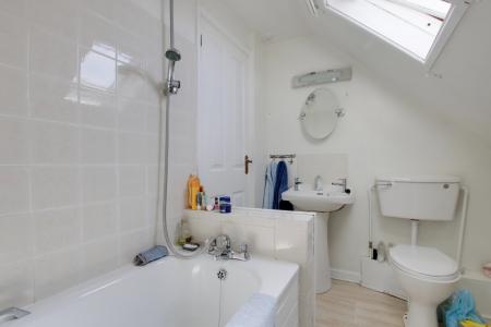 EN SUITE BATHROOM