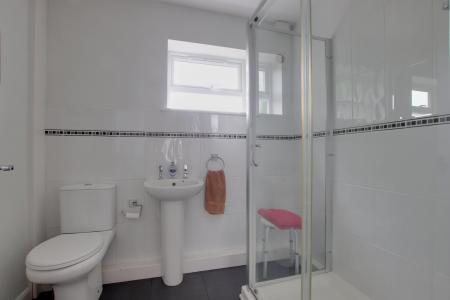 GROUND FLOOR SHOWER ROOM