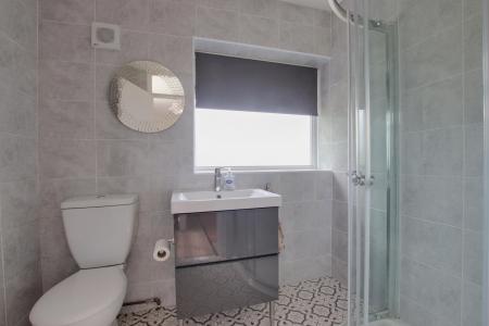 FIRST FLOOR SHOWER ROOM