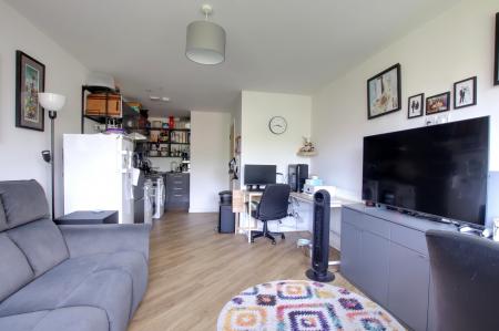 KITCHEN/LIVING ROOM