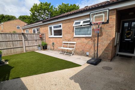 FRONT GARDEN