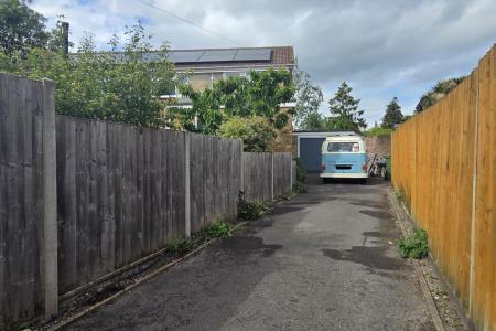 DRIVEWAY/GARAGE