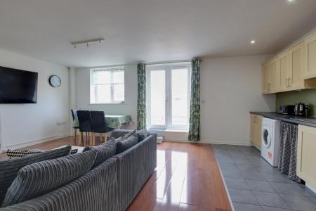 KITCHEN/LIVING ROOM