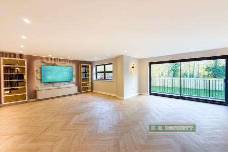 Brand New Home, High Quality 4 Bedroom Detached Home