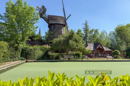 Windmill and Bowls Club
