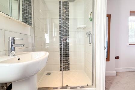 En suite (Bedroom 4)