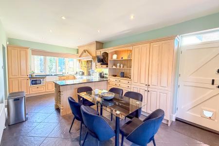 Kitchen/Breakfast Room