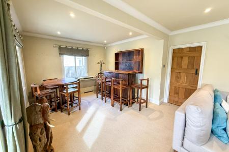 Living room/dining area