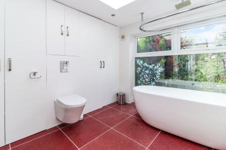 En suite to Master Bedroom