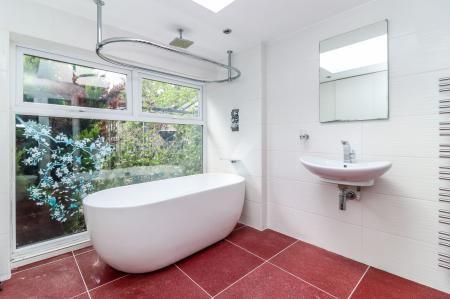 En suite to Master Bedroom