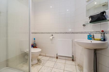 Ensuite to Bedroom 3