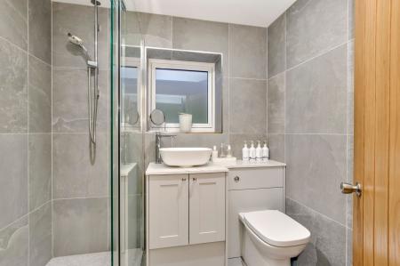 Ensuite to Study/Bedroom 5