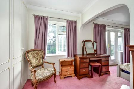 DRESSING AREA TO MASTER BEDROOM