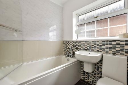 FAMILY BATHROOM