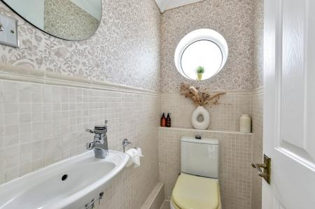 GROUND FLOOR GUEST WC