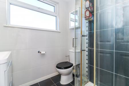 ENSUITE TO MASTER BEDROOM