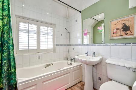 FAMILY BATHROOM