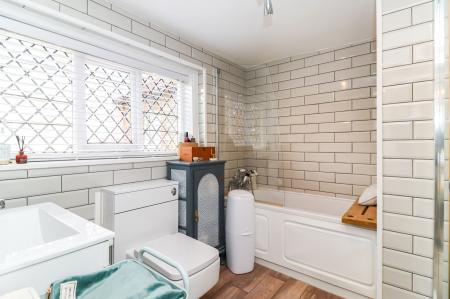 En Suite 4-Piece Bathroom